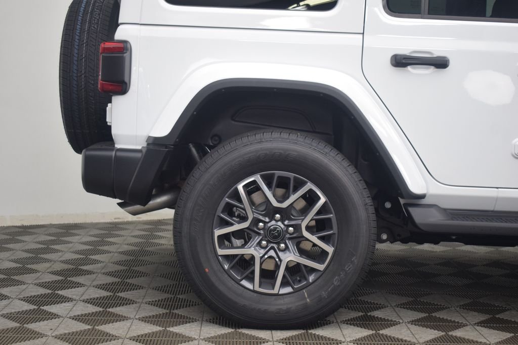 New 2026 Bright White Clear-Coat Exterior Paint Jeep Sahara image 8