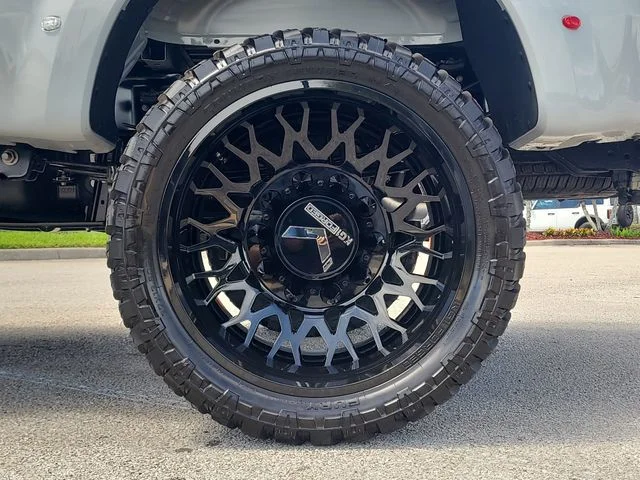 New 2026 Avalanche Ford Platinum image 9