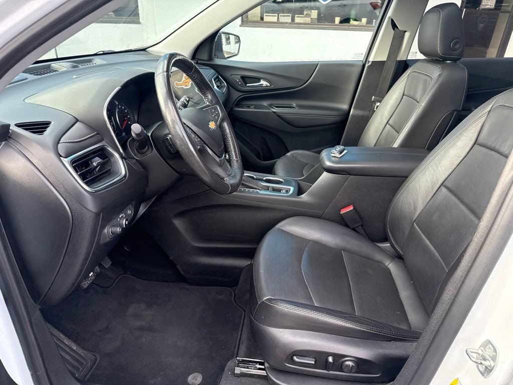 Used 2018 SUMMIT WHITE Chevrolet Premier image 22