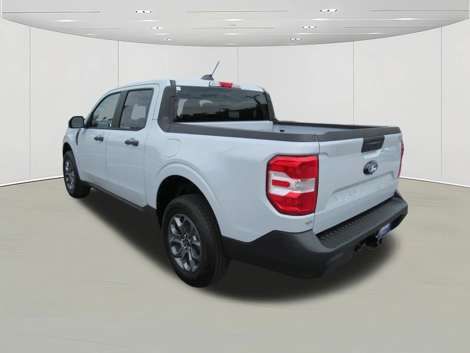 New 2026 Space White Metallic Ford XLT image 5