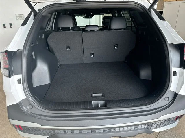 Used 2024 White Kia X-Pro Prestige image 23