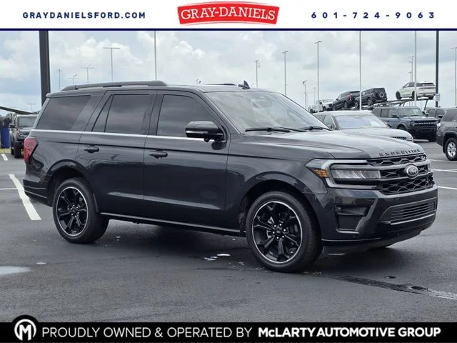 2023 Ford Expedition Limited's photo