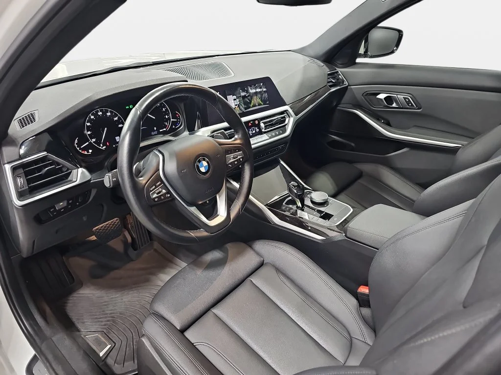Used 2020 White BMW 330i xDrive image 18