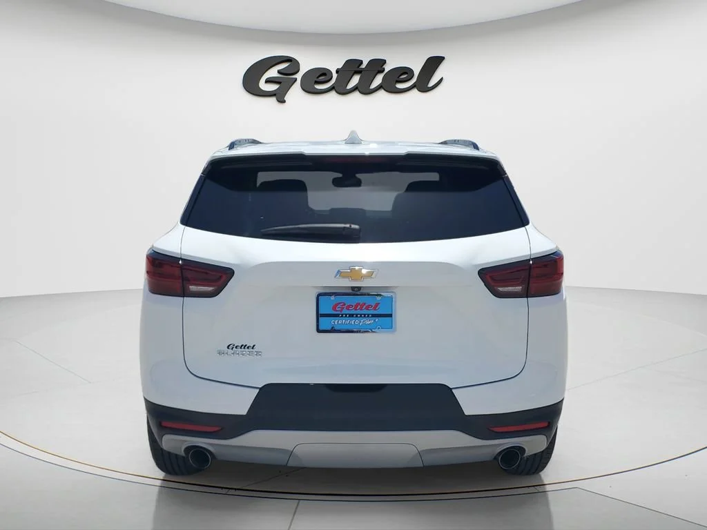 Used 2024 Summit White Chevrolet 2LT image 6