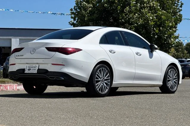 Used 2025  Mercedes-Benz CLA 250 image 4