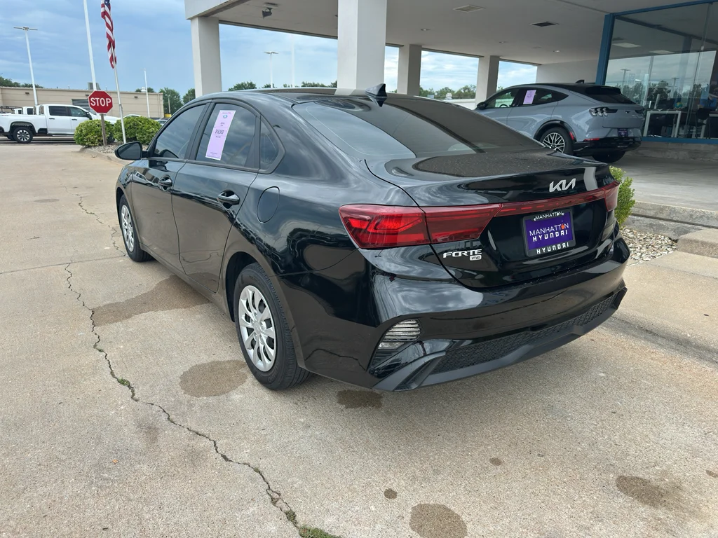 Used 2024 Aurora Black Kia LX image 26