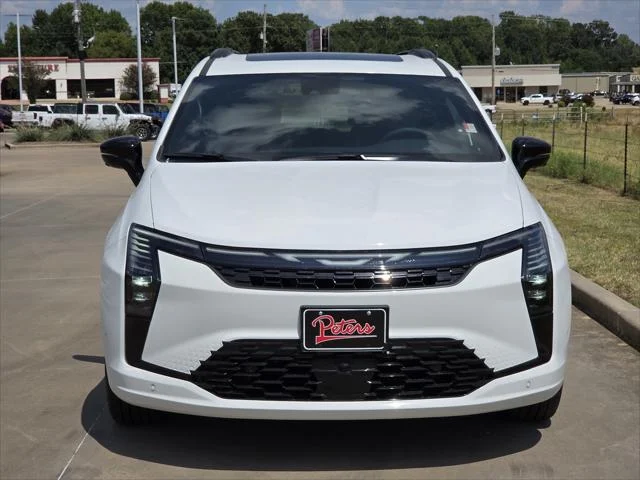 New 2027 Bright White Clear-Coat Paint Chrysler Limited image 2