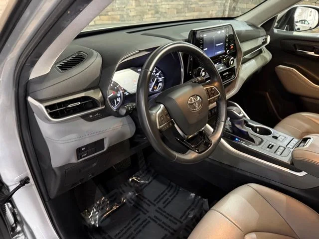 Used 2021 Celestial Silver Metallic Toyota XLE image 27
