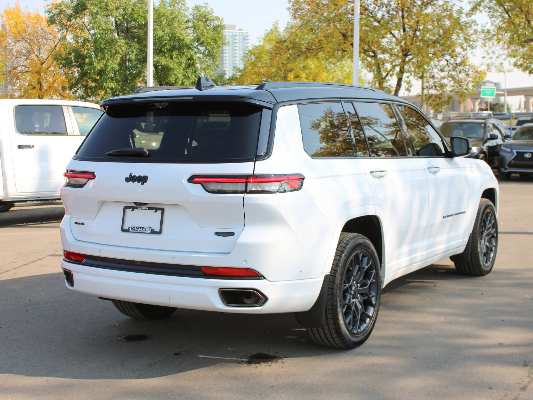 Used 2025 White Jeep Summit Reserve * No Accidents | Luxury SUV | Remote Start image 18