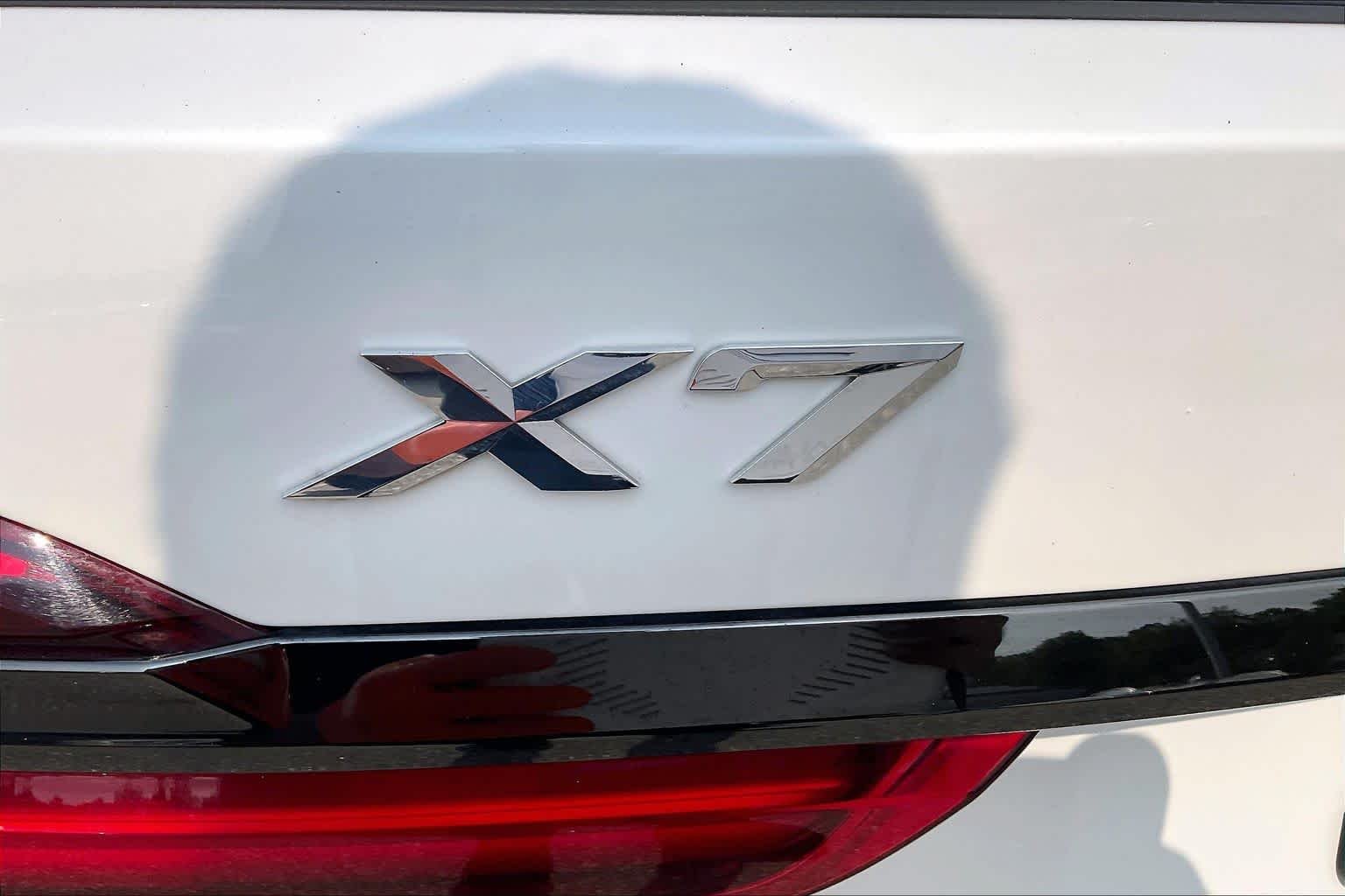 Used 2022 Mineral White Metallic BMW xDrive40i image 9