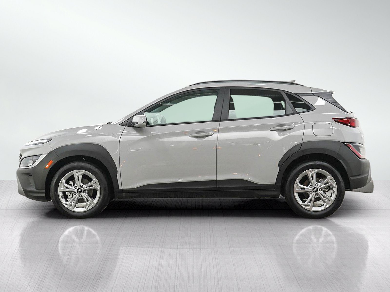 Certified Used 2023 Cyber Silver Hyundai SEL Auto FWD image 2
