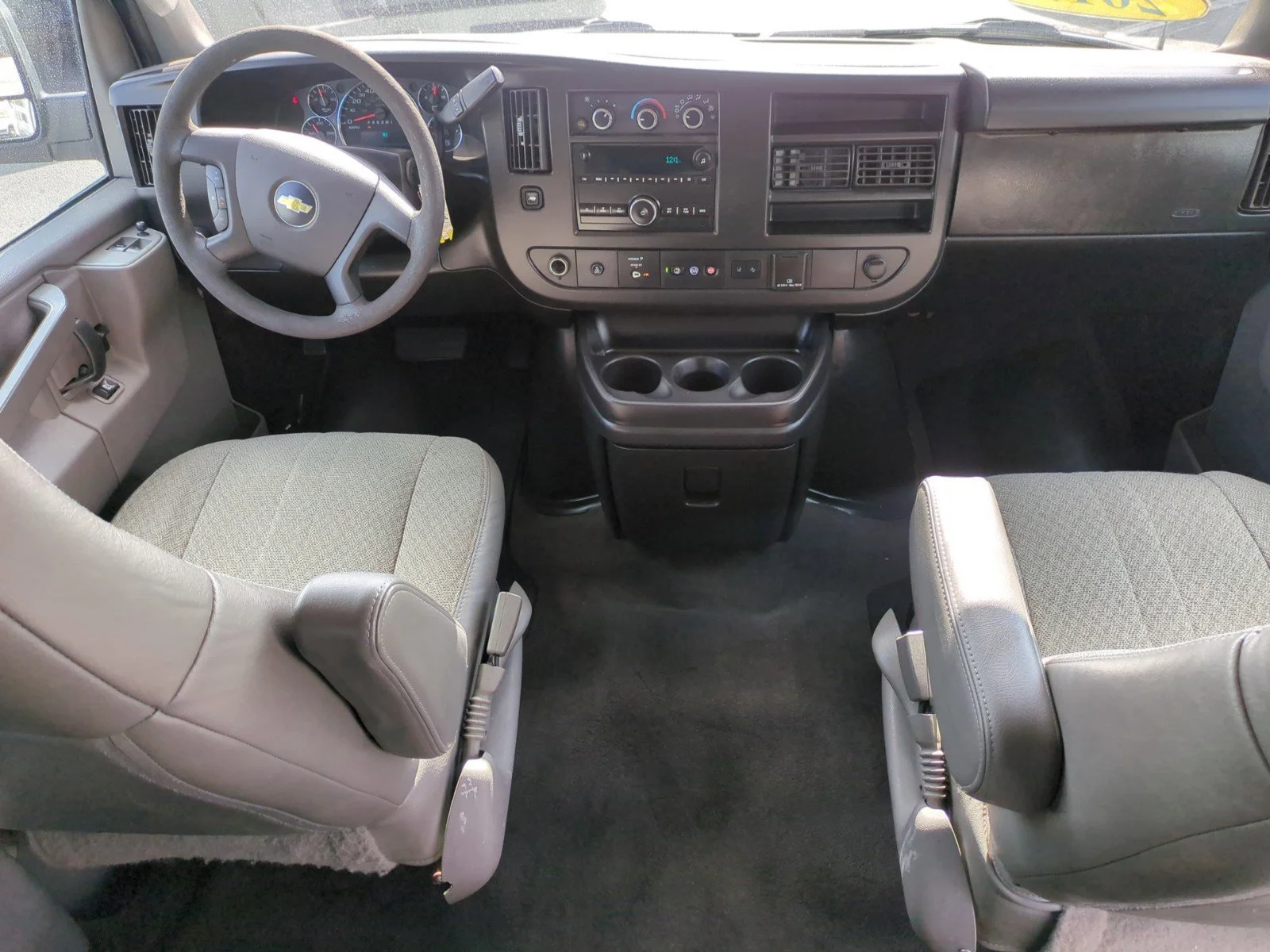 2019 Chevrolet Express Passenger LT - Photo 10
