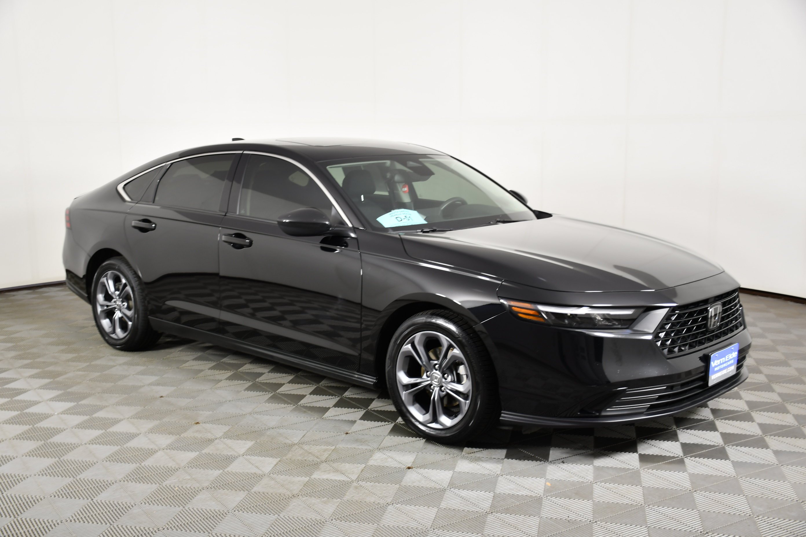 Certified Used 2023 Crystal Black Pearl Honda EX image 4