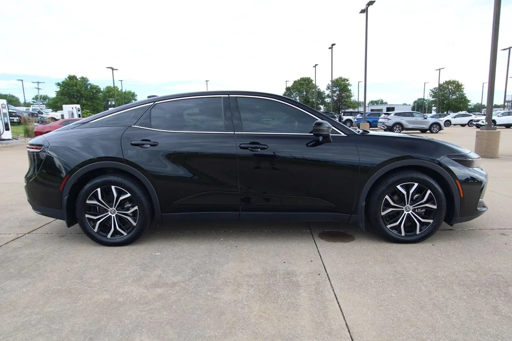 Used 2023 Black Toyota XLE image 4
