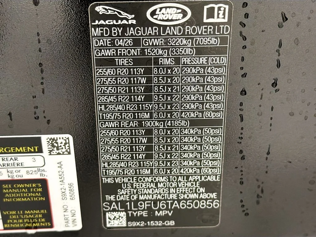 New 2026 Santorini Black Land Rover Dynamic SE image 34