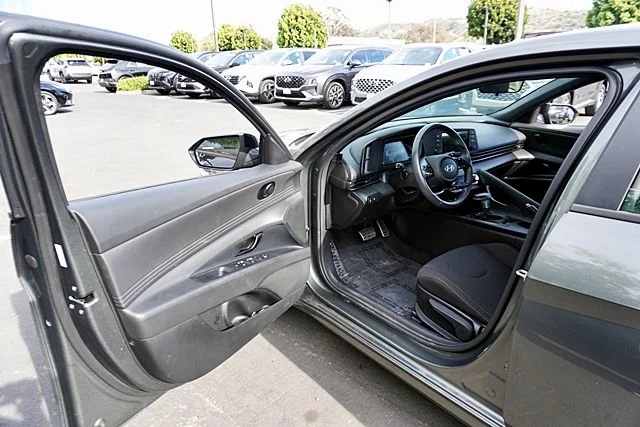 Used 2025 Gray Hyundai SEL Sport image 33