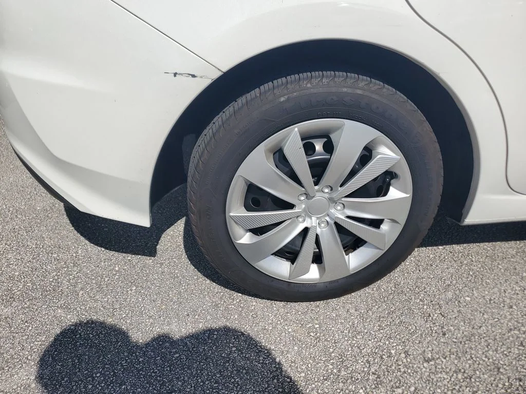 Used 2019 White Subaru 2.0i image 9