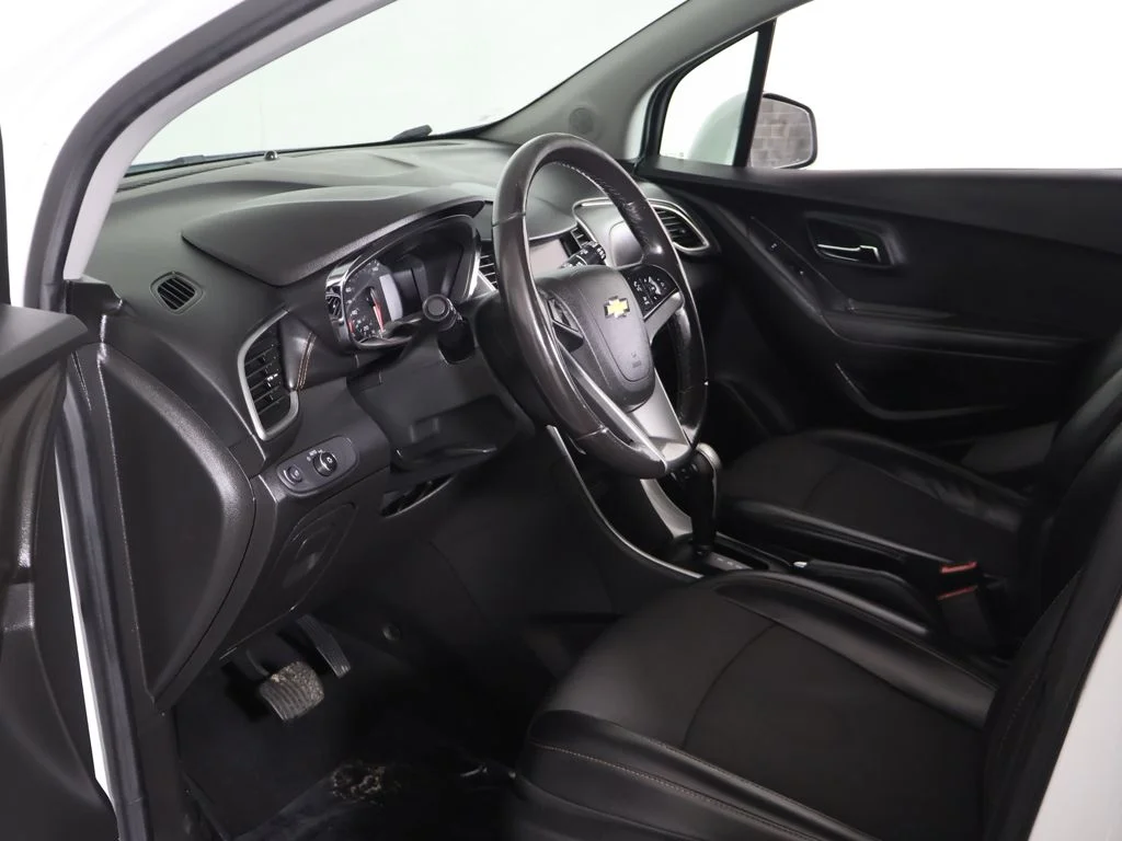Used 2020 White Chevrolet LT image 19
