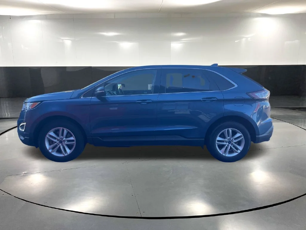 Used 2018 Blue Ford SEL image 7