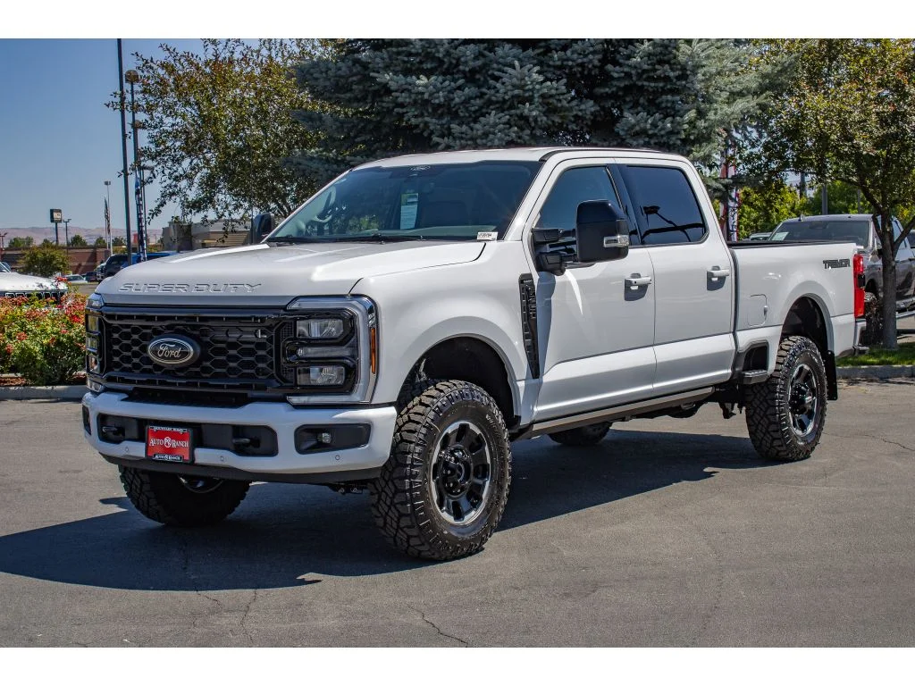 New 2026 Oxford White Ford LARIAT image 4
