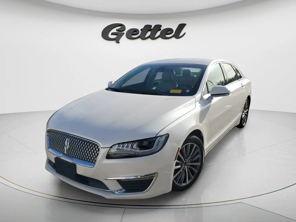 Used 2020 White Platinum Me Lincoln Standard image 1