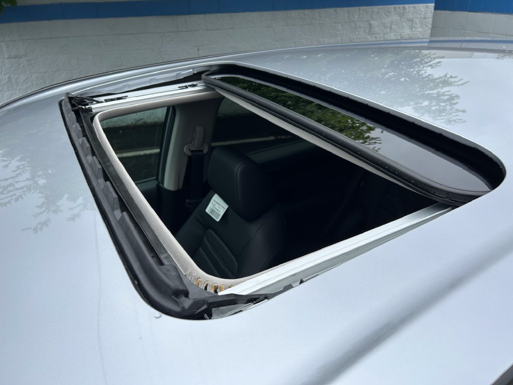New 2027 Solar Silver Metallic Honda EX-L image 11