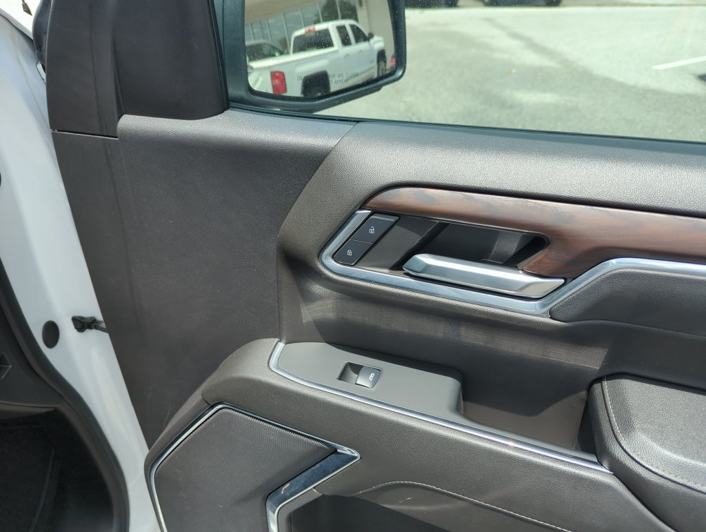 Used 2024 White GMC SLT image 31