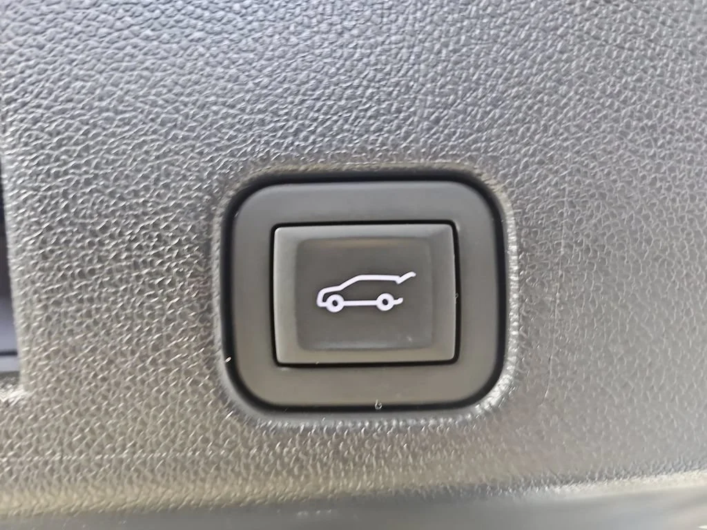 Used 2025 Mosaic Black Metallic Chevrolet High Country image 19