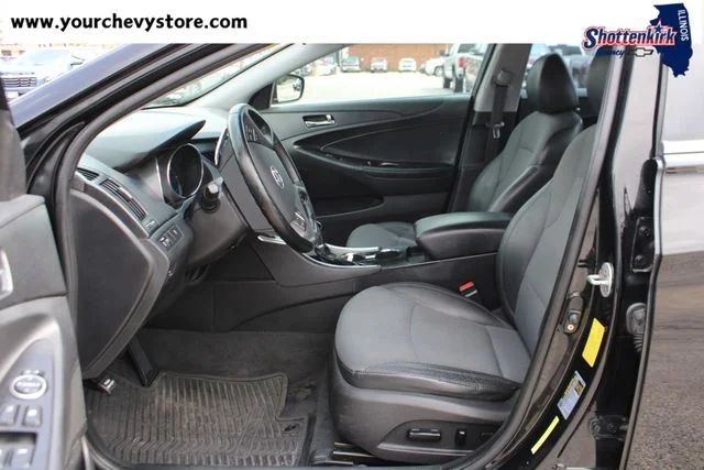 Used 2011 Black Hyundai SE image 10