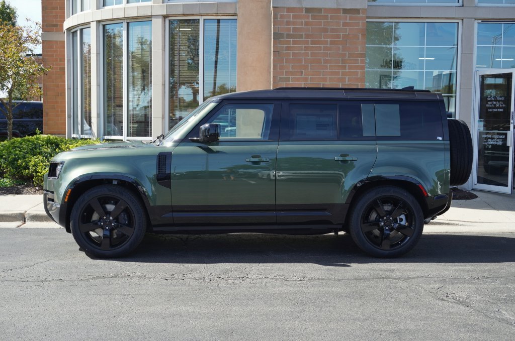 New 2026 Woolstone Green Land Rover X-Dynamic SE image 2
