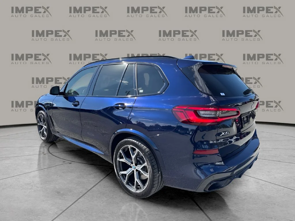 Used 2020 Blue BMW sDrive40i image 3