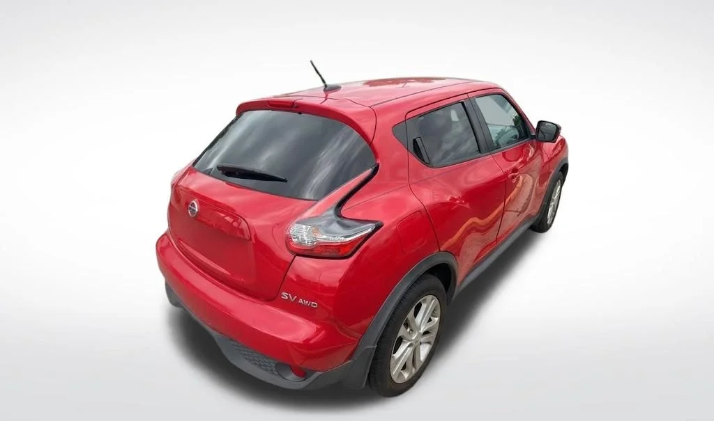 Used 2015 Red Nissan SV image 3