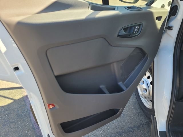 New 2025 Oxford White Ford Cutaway image 6