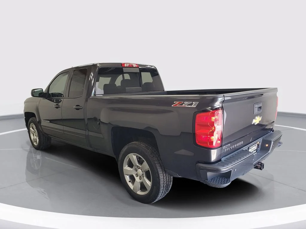 Used 2016 TUNGSTEN METALLIC Chevrolet LT image 4