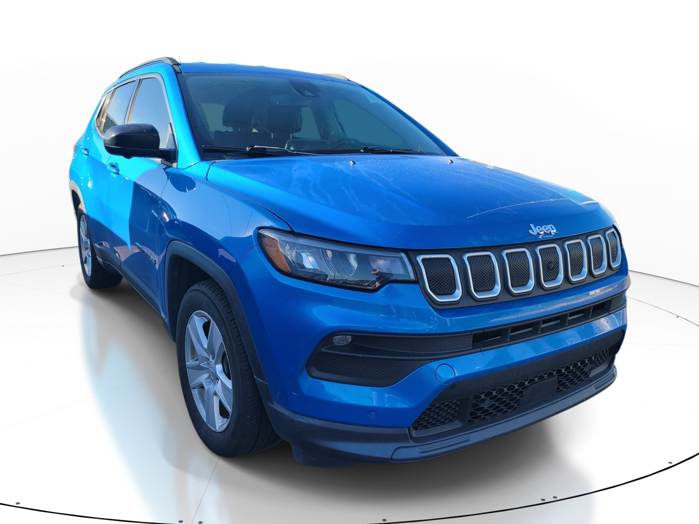 Used 2022 Laser Blue Pearlcoat Jeep Latitude image 1