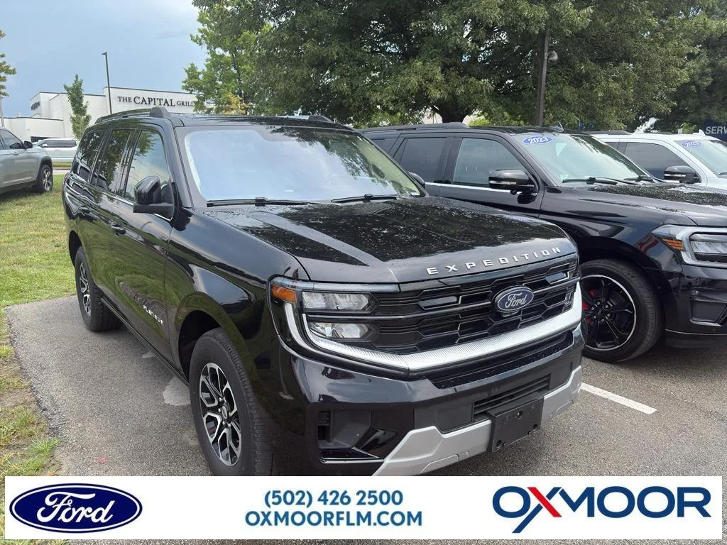 Used 2025 Agate Black Metallic Ford Platinum image 1