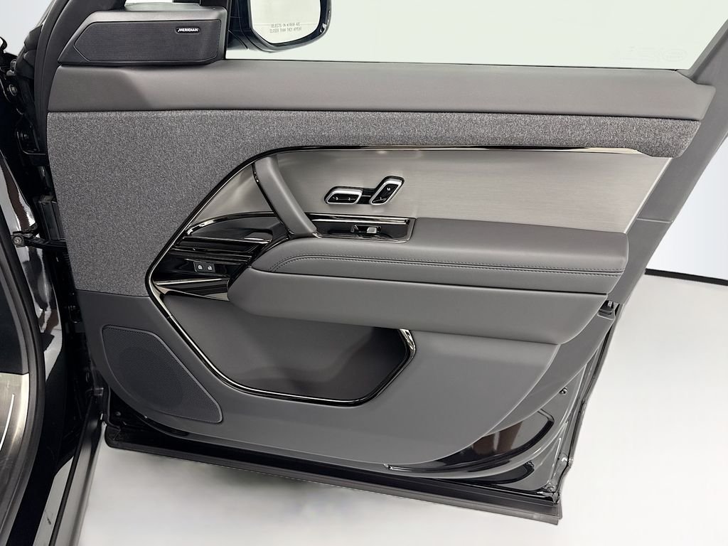New 2026 Santorini Black LAND ROVER SE image 25