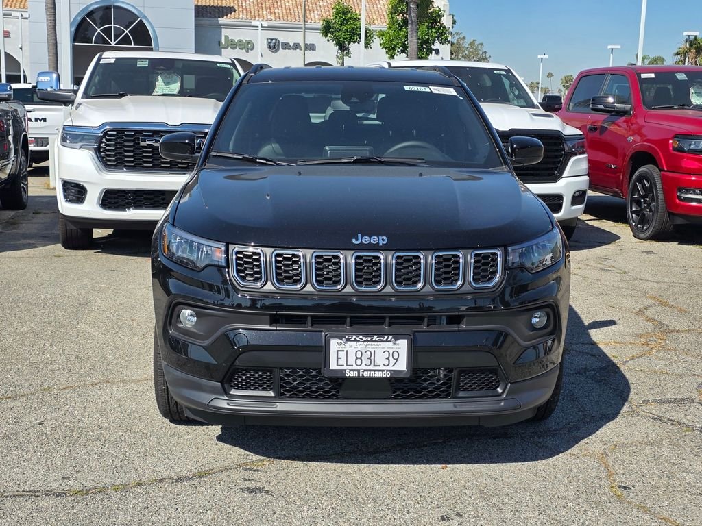 New 2026 Diamond Black Crystal Pearl-Coat Exterior Paint Jeep Latitude image 2