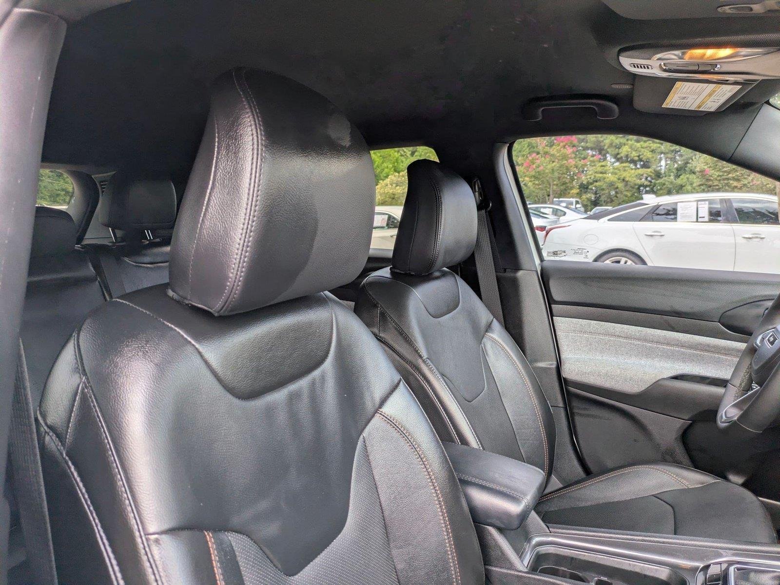 Used 2023 Bright White Clearcoat Jeep Latitude Lux image 34