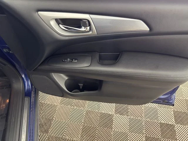 Used 2017 Blue Nissan SL image 23