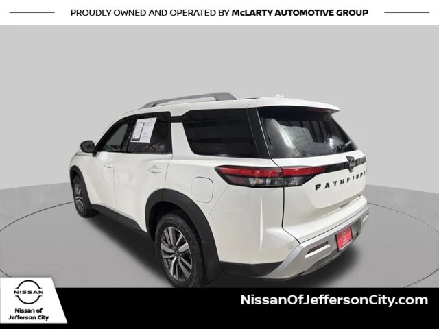 Used 2022 White Nissan SL image 8