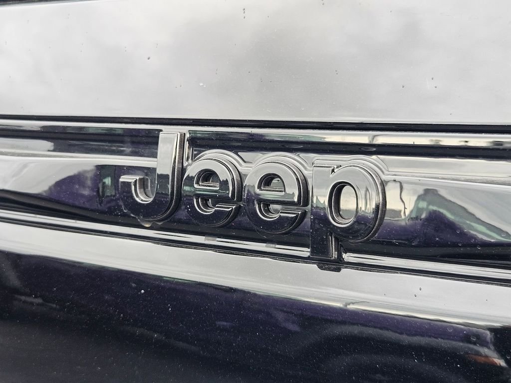 New 2026 Diamond Black Crystal Pearl-Coat Exterior Paint Jeep Limited Reserve image 27