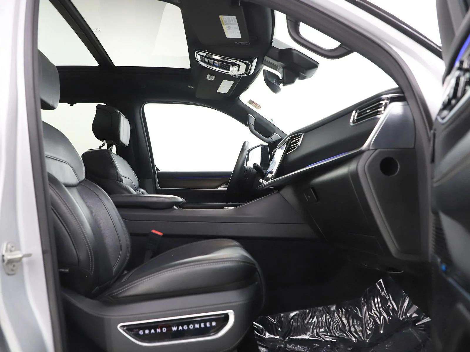 Used 2024 Silver Zynith Jeep  image 12