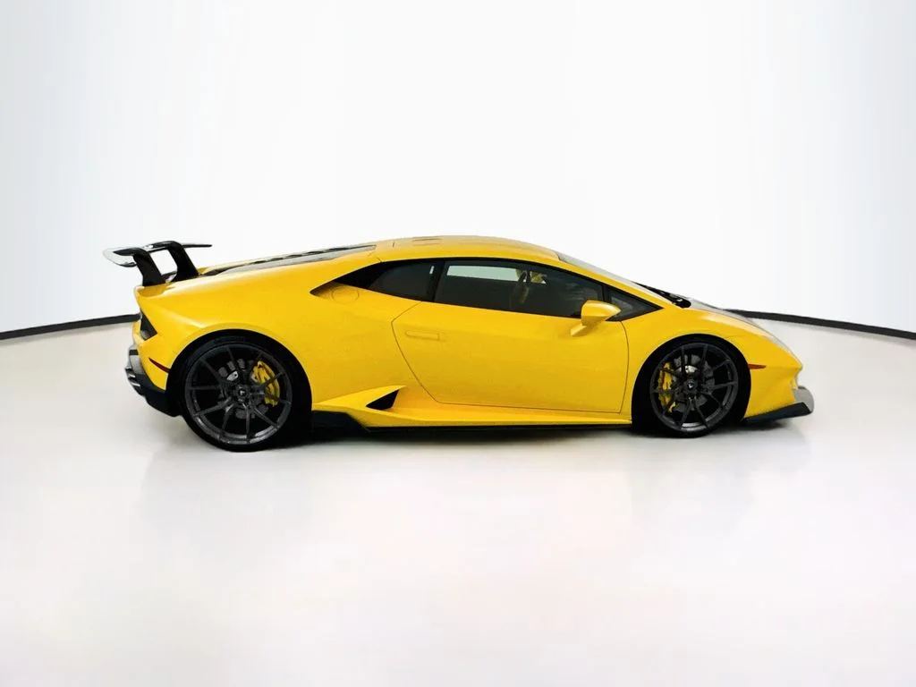 Used 2017 Yellow Lamborghini LP580-2 image 4