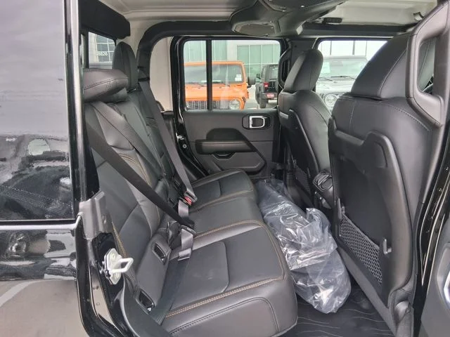 New 2026 Black Clear-Coat Exterior Paint Jeep Sahara image 23