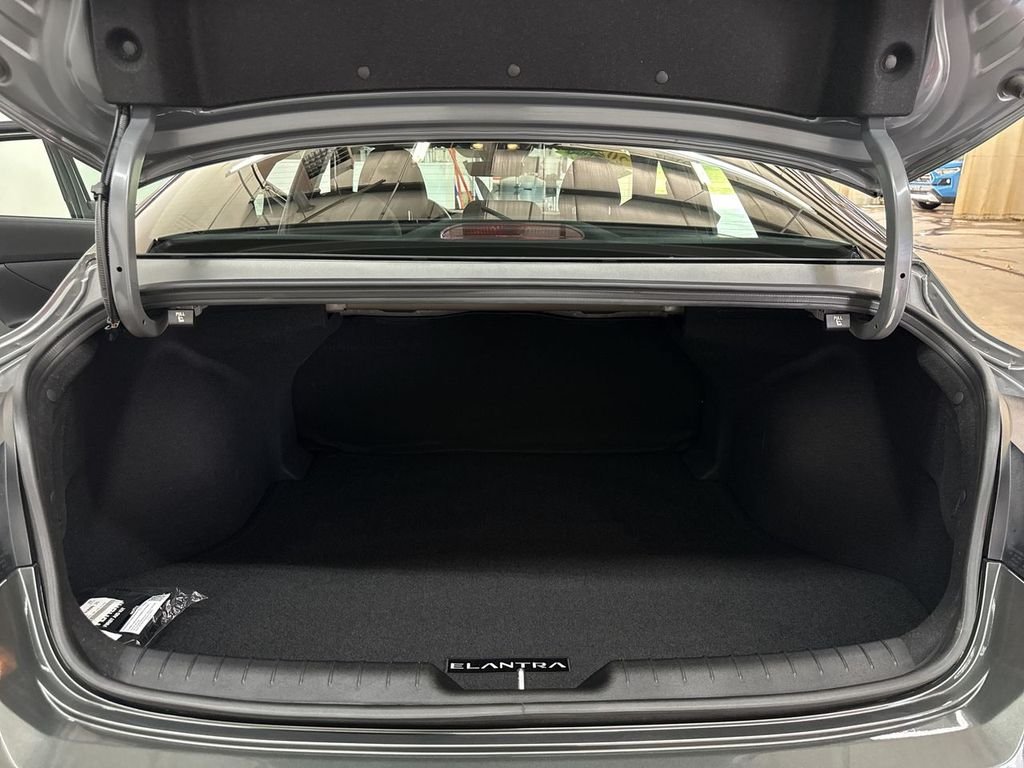 2025 Hyundai Elantra SEL - Photo 31