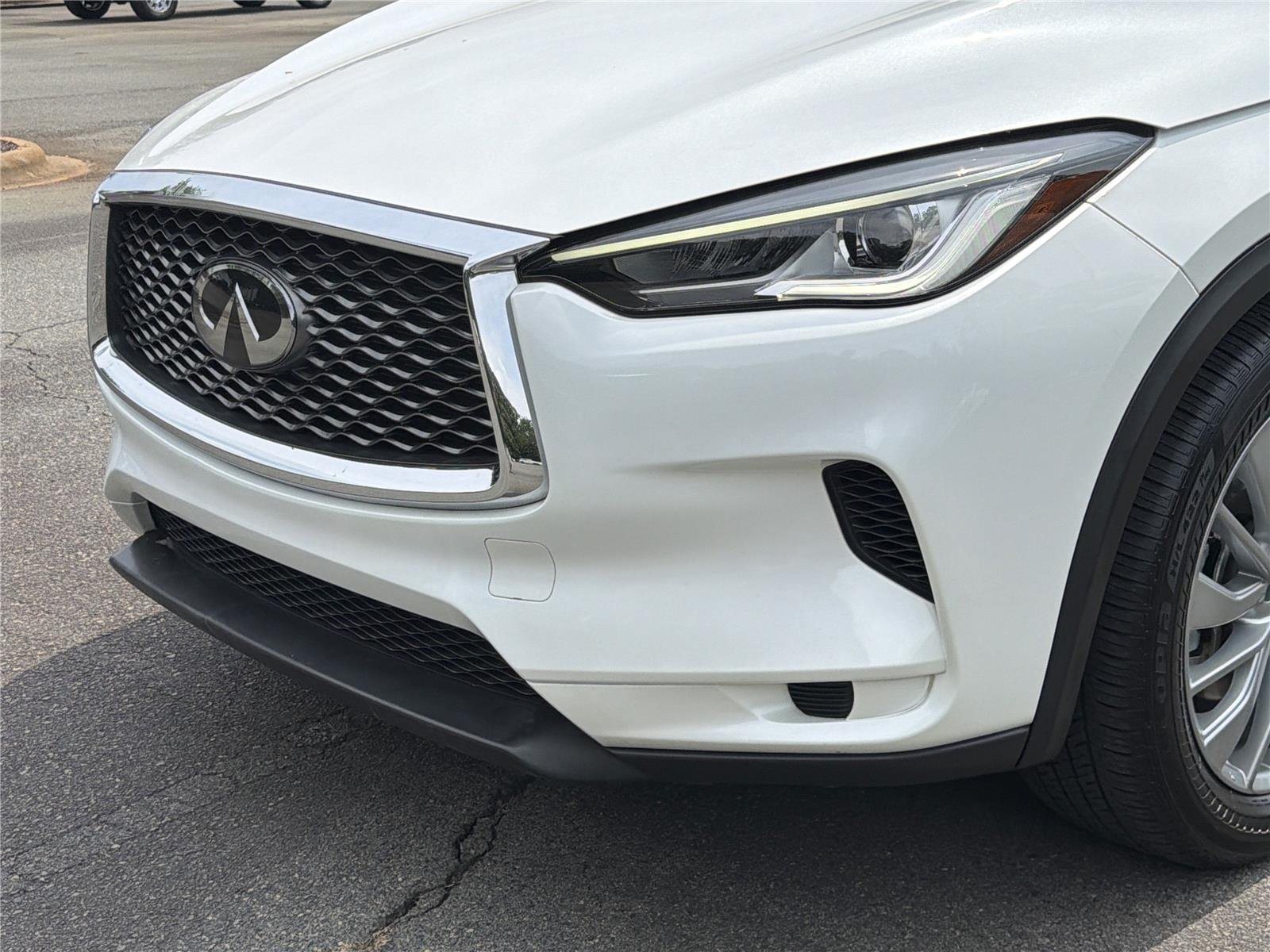 Used 2024 Radiant White INFINITI LUXE image 35