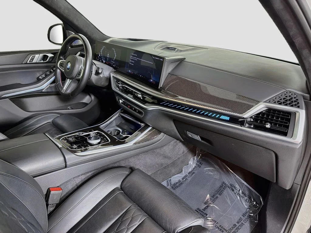 Used 2024 White BMW M60i image 32