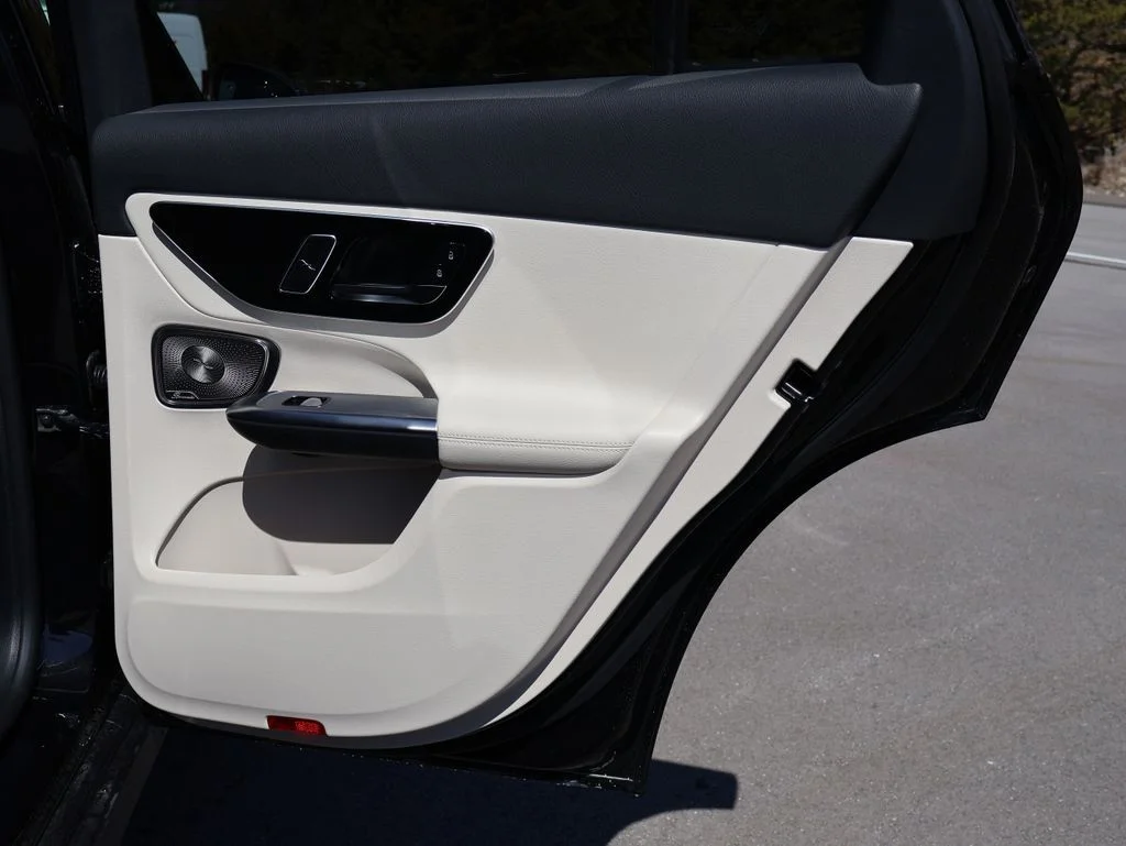New 2026 Obsidian Black Metallic Mercedes-Benz GLC 300 image 16