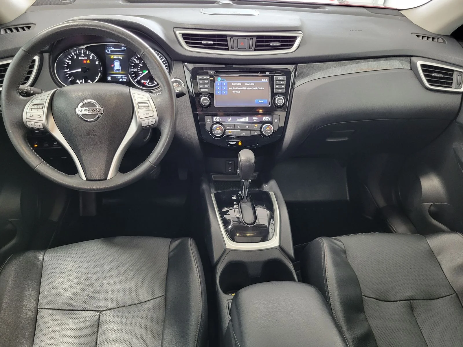 Used 2016 Red Nissan SL image 27